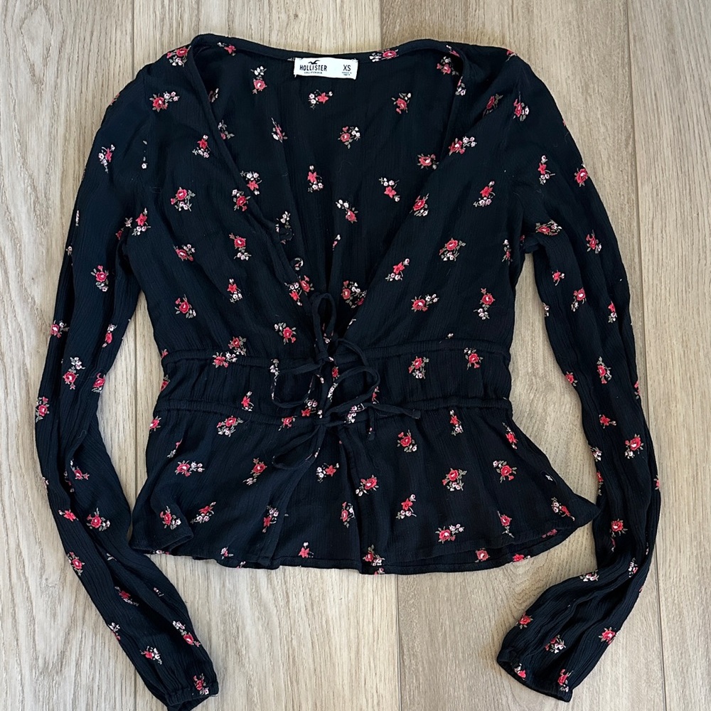 Hollister Floral Button Down & Ties Blouse